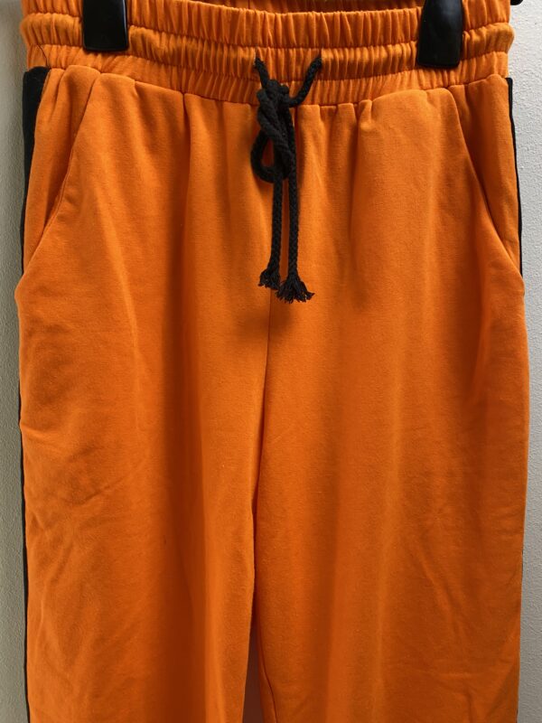 Πορτοκαλί παντελόνι